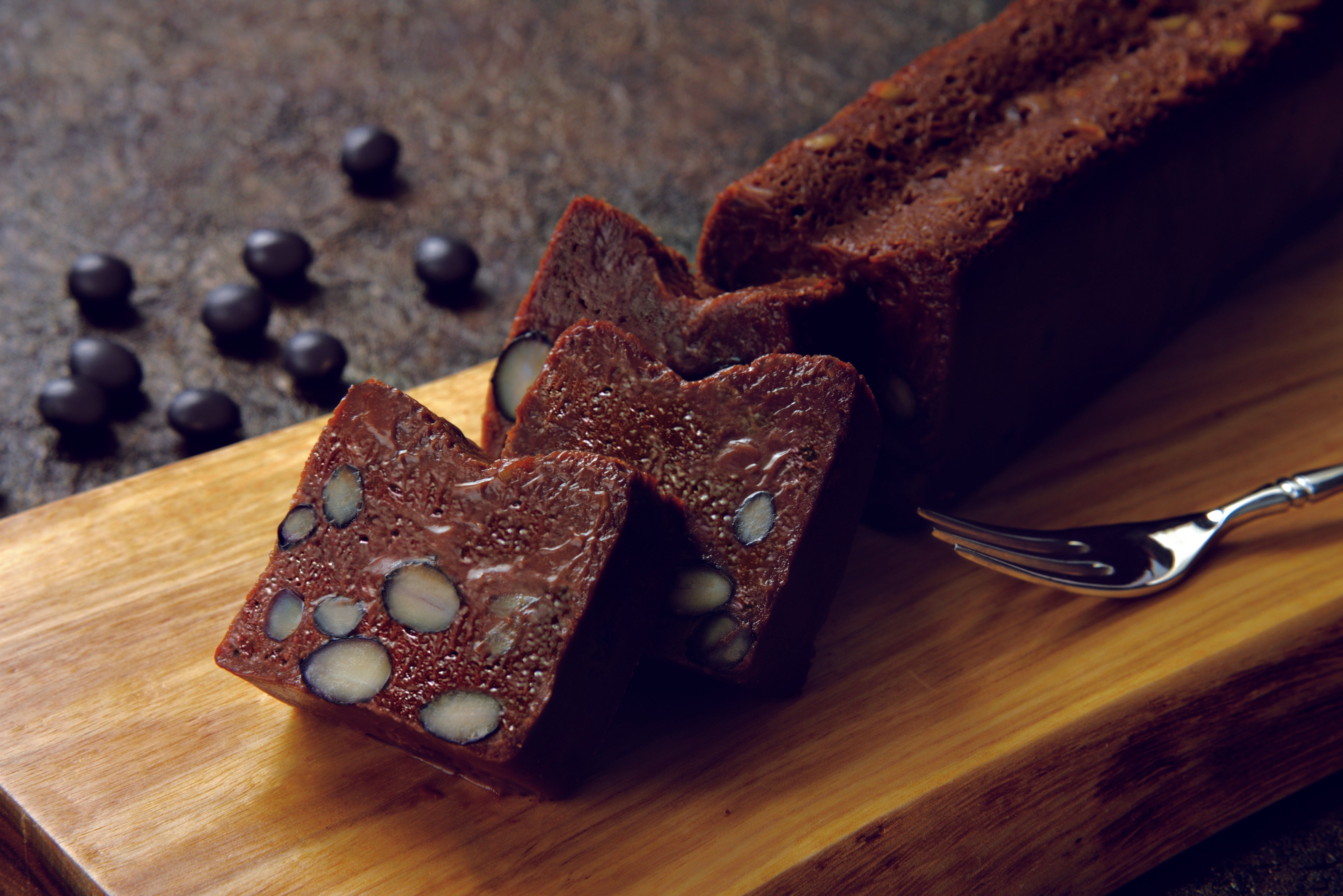 旭川産黒豆のショコラテリーヌ「うっとりーぬ」新発売