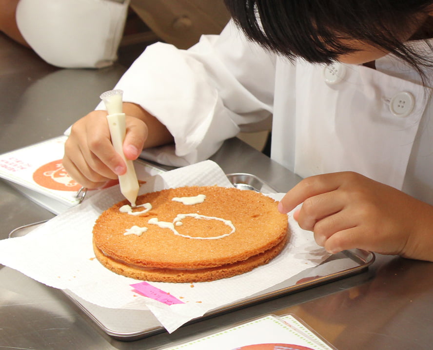 デコレーションケーキづくり