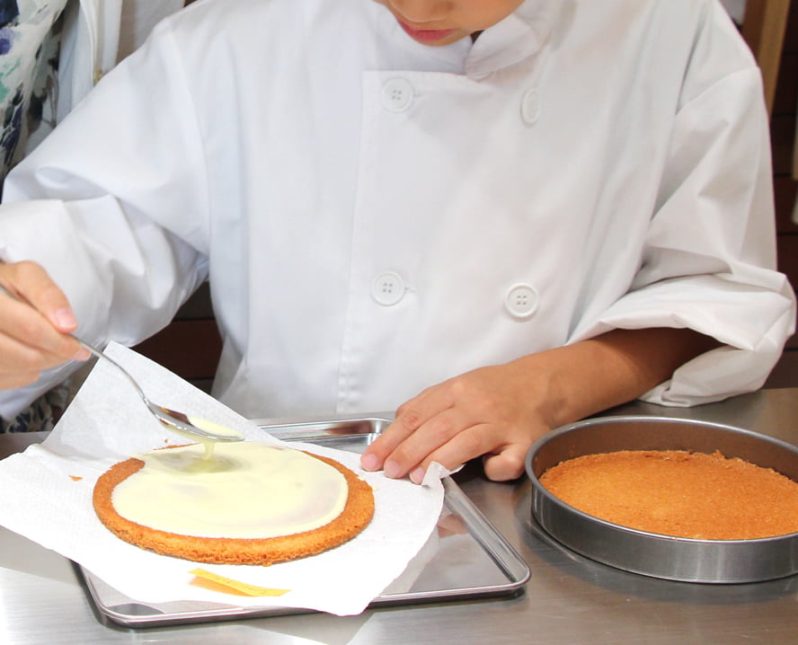 デコレーションケーキづくり