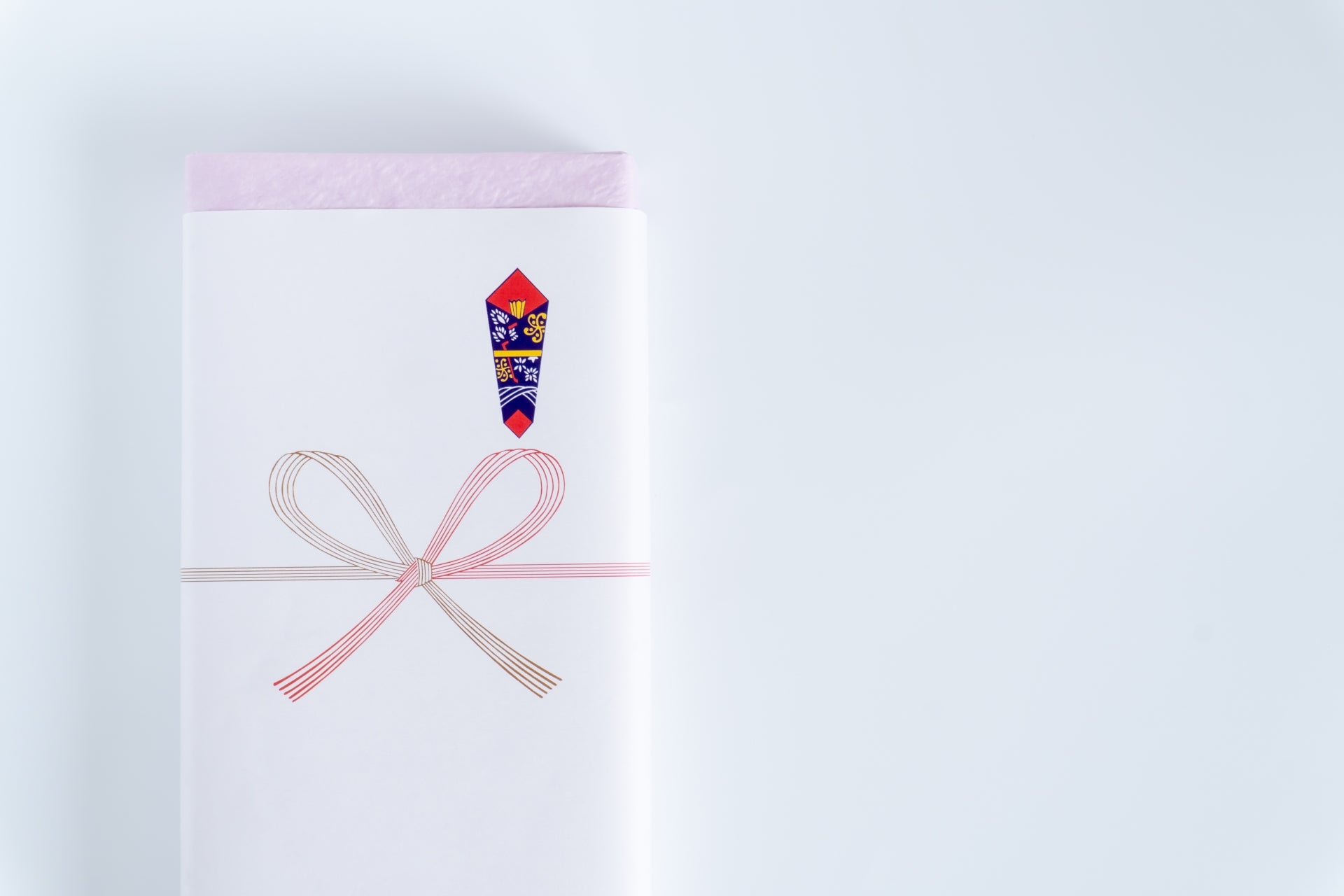 誕生日のギフトに添える熨斗の選び方：特別な日の贈り物を引き立てる